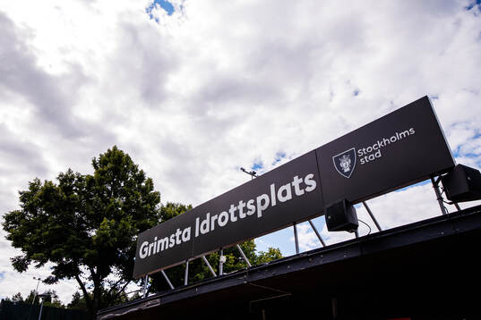 En skylt ovanför en entré på Grimsta IP