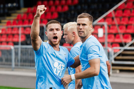 Malmö FFs Gabriel Busanello och Diego Garcia jublar