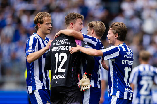 IFK Göteborgs August Erlingmark, målvakt Viktor Andersson