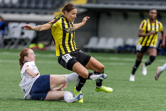 Eskilstuna United DFFs Rylie Rae Combs och Häckens Tabitha