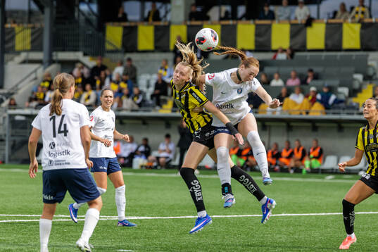 Häckens Thelma Pálmadottir och Eskilstuna United DFFs