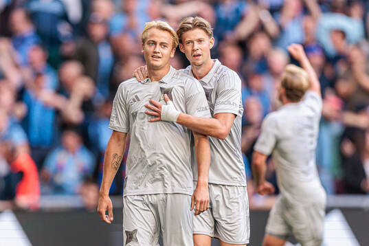 Djurgårdens Oskar Fallenius och Patric Åslund jublar