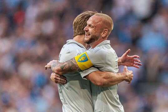 Djurgårdens Miro Tenho och Adam Ståhl jublar