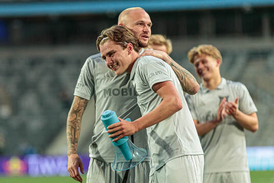 Djurgårdens Adam Ståhl och Alexander Johansson jublar
