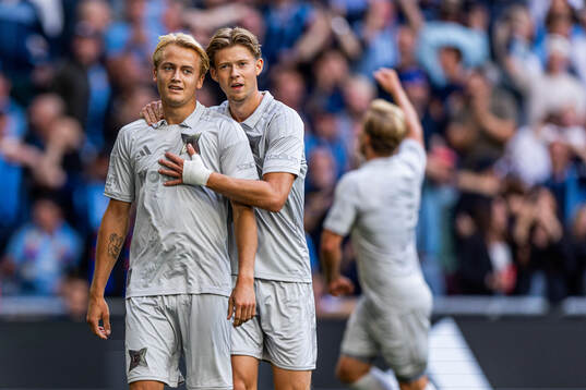 Djurgårdens Oskar Fallenius och Patric Åslund jublar