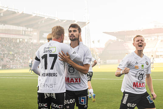 Örebros Karl Holmberg, Rasmus Wiedesheim-Paul och