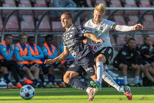 IFK Värnamos Douglas Bergqvist och Örebros Karl Holmberg