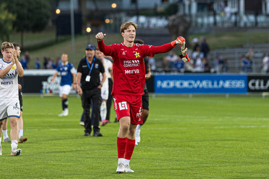 Sirius målvakt David Celic jublar