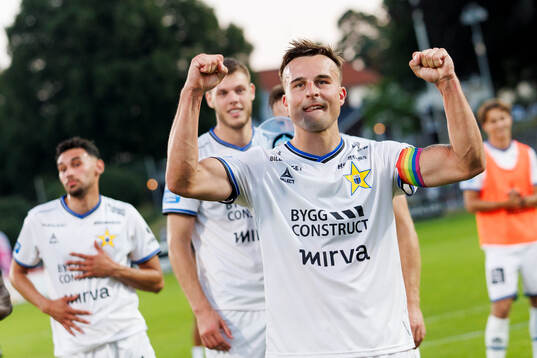 Sirius Henrik Rönnlöf Castegren jublar