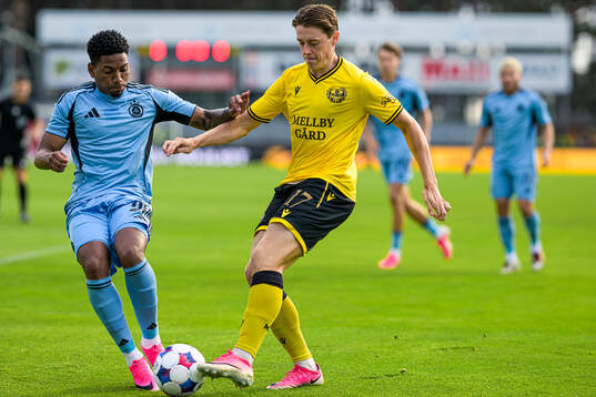 Cesar Blackman of Slovan Bratislava and Elliot Stroud of