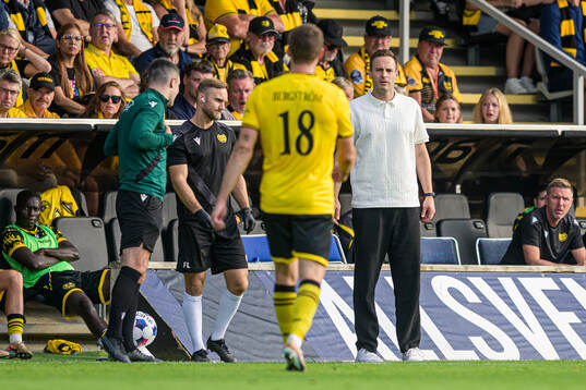Coach Karl Marius Aksum and Jacob Bergström of Mjällby