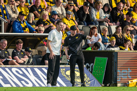 Coach Karl Marius Aksum and assisting coach Fredrik Landén