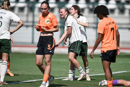 Mari Nyhagen Rosendal of Hammarby celebrates