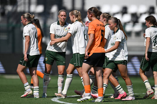 Elin Sørum of Hammarby celebrates