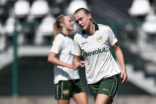 Elin Sørum of Hammarby celebrates