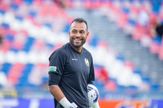 Warner Hahn of Hammarby warms up