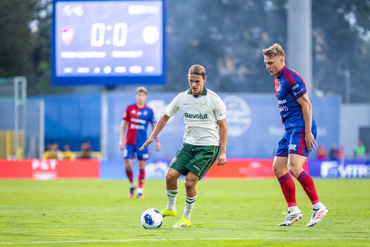 Markus Karlsson of Hammarby and Oskar Repka of Rakow