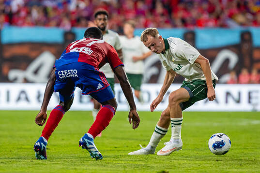Victor Lind of Hammarby with ball and Dieudonne Gaucho
