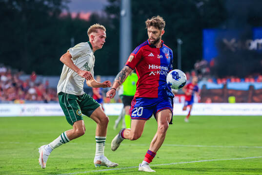 Victor Lind of Hammarby and Jean Carlos Silva of Rakow