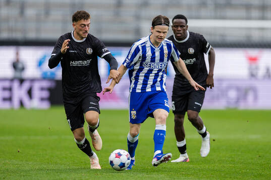 Mathias Delorge of Gent and Kolbeinn Thordarson of IFK