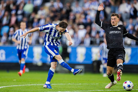 Kolbeinn Thordarson of IFK Göteborg and Mathias Delorge of