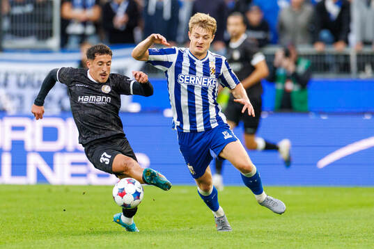 Abdelkahar Kadri of Gent and David Kruse of IFK Göteborg