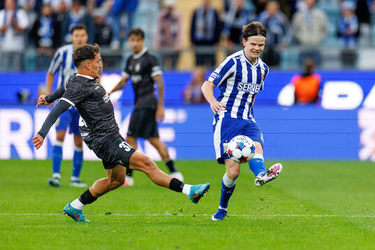 Abdelkahar Kadri of Gent and Kolbeinn Thordarson of IFK
