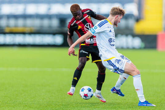 Östersunds Assiedou Yannick Armel Adjoumani och GIF