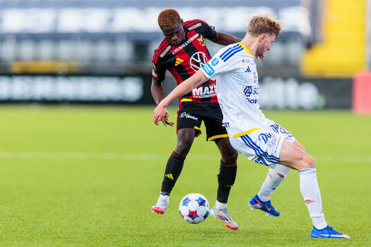 Östersunds Assiedou Yannick Armel Adjoumani och GIF