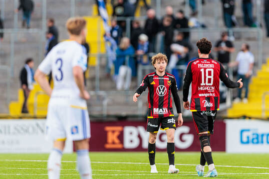 Östersunds Daniel Miljanovic och Amar Begic jublar