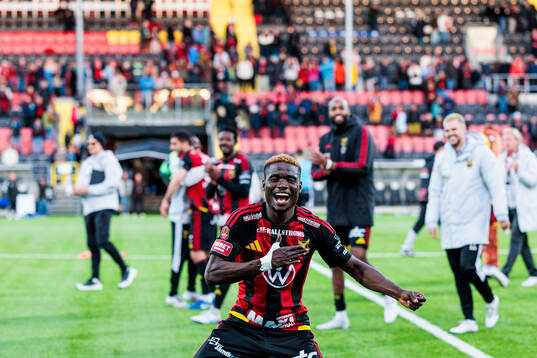 Östersunds Assiedou Yannick Armel Adjoumani jublar