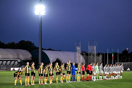 Players of Hammarby and of Juventus