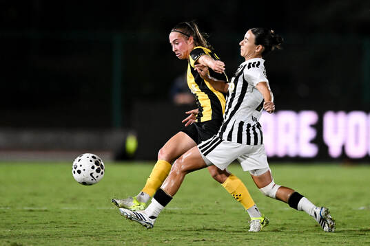 Vilma Koivisto of Hammarby and Julia Bartel of Juventus