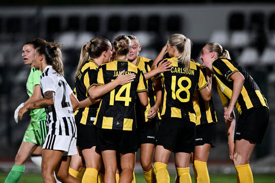 Players of Hammarby celebrate 0-1 by Svea Rehnberg