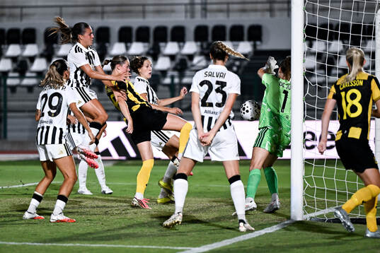 Svea Rehnberg of Hammarby scores 0-1