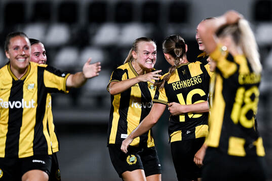 Players of Hammarby celebrate 0-1 by Svea Rehnberg