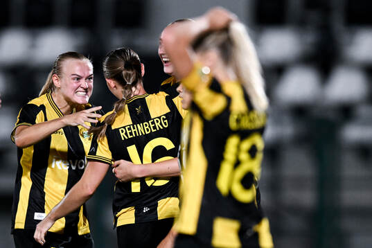 Players of Hammarby celebrate 0-1 by Svea Rehnberg