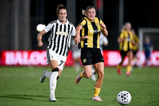 Martina Lenzini of Juventus and Anna Walter of Hammarby