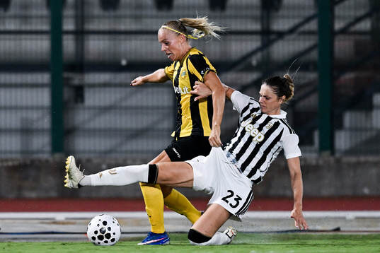 Stina Lennartsson of Hammarby and Cecilia Salvai of Juventus