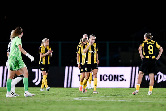 Elin Sørum of Hammarby looks dejected