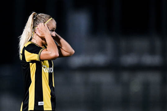 Stina Lennartsson of Hammarby looks dejected