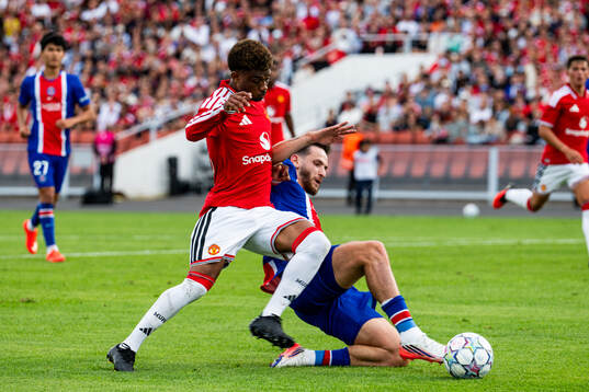 Diallo Amad of Manchester Uniteds and Chvitja Kvaratschelia