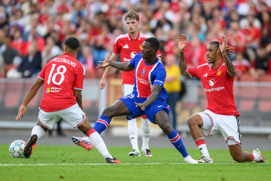 Manchester Uniteds Youri Tielmans , Paris Saint-Germains