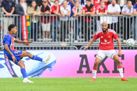 Paris Saint-Germains Mayulu  and Manchester Uniteds