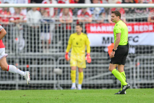 Referee Joakim Sars