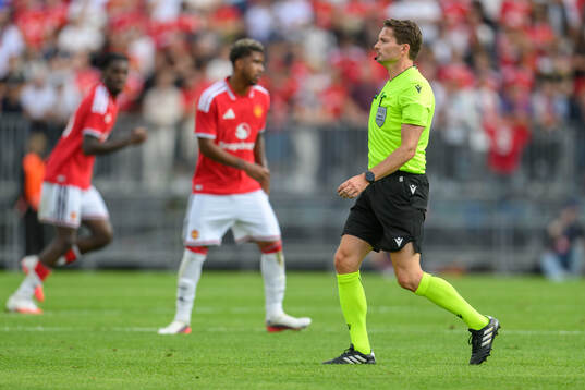 Referee Joakim Sars