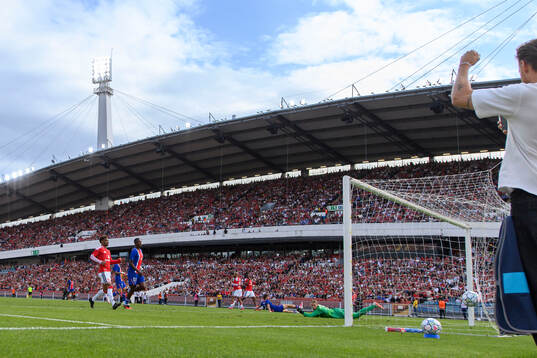 Manchester Uniteds Bryan Mbeumo scores 1-1