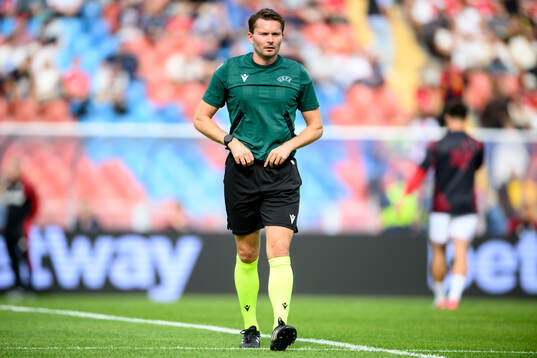 Referee Joakim Sars