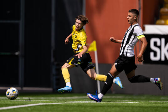 Elfsborgs Emil Backler och Landskronas Kristian Mitrovic