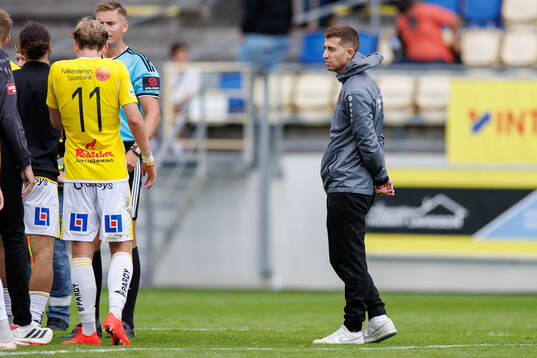 Nordic Uniteds tränare Steven Younan